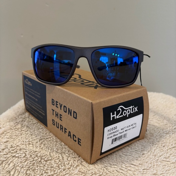 H2Optix Coronado Sunglasses Gun Metal Grey Blue Flash Mirror Cat. 3 AR Coating - Picture 1 of 8